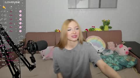 Snapshot of streis_mua chatting on 01/30/25, 12:18 Streis  open pvt online show from 01/30/25, 12:18