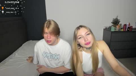 Snapshot of streis_mua chatting on 10/13/25, 01:05 Streis  open pvt online show from 10/13/25, 01:05