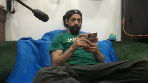 Snapshot of stringin69 chatting on 04/27/26, 07:17 stringin69 online show from 04/27/26, 07:17