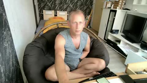 Snapshot of stringslave02 chatting on 06/24/26, 12:59 stringslave02 online show from 06/24/26, 12:59