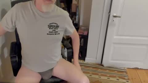 Snapshot of strip_m chatting on 01/20/25, 05:48 strip_m online show from 01/20/25, 05:48