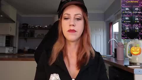 Amorina online show from 10/31/25, 11:00