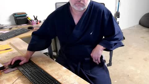 Snapshot of strokingdragon48 chatting on 11/18/25, 03:49 strokingdragon48 online show from 11/18/25, 03:49