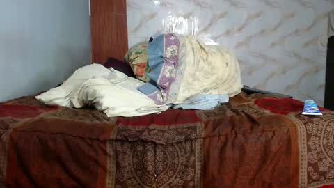 Snapshot of strong_george1 chatting on 02/13/25, 06:52 strong_george1 online show from 02/13/25, 06:52