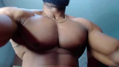 Snapshot of strong_george1 chatting on 11/11/25, 10:43 strong_george1 online show from 11/11/25, 10:43