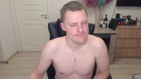 strong_guy_xxx online show from 12/04/25, 10:57