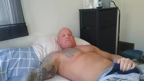 Snapshot of strongandhard073 chatting on 06/12/26, 01:43 StrongAndHard online show from 06/12/26, 01:43