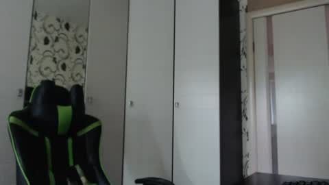 Snapshot of strongass18 chatting on 06/27/26, 12:22 Alex online show from 06/27/26, 12:22
