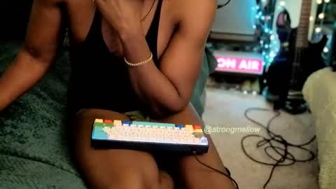 Snapshot of strongmellow chatting on 11/29/25, 06:33 strongmellow online show from 11/29/25, 06:33