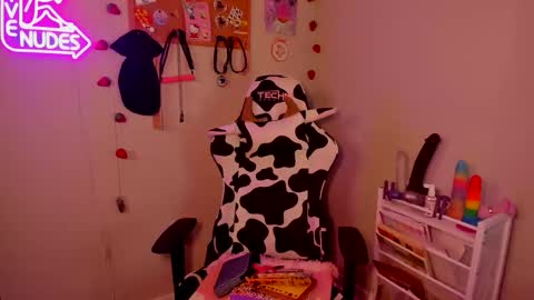 Snapshot of strwbby chatting on 02/01/26, 06:01 Strwbby online show from 02/01/26, 06:01