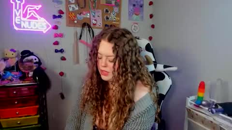 Snapshot of strwbby chatting on 02/11/26, 05:12 Strwbby online show from 02/11/26, 05:12