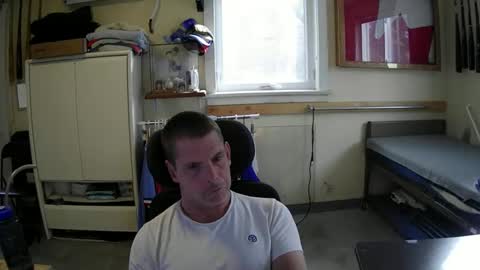 Snapshot of stturbo chatting on 10/15/25, 03:12 stturbo online show from 10/15/25, 03:12