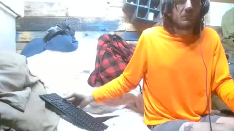 Snapshot of stuchi chatting on 12/10/24, 08:40 bigbutt n bigcock online show from 12/10/24, 08:40