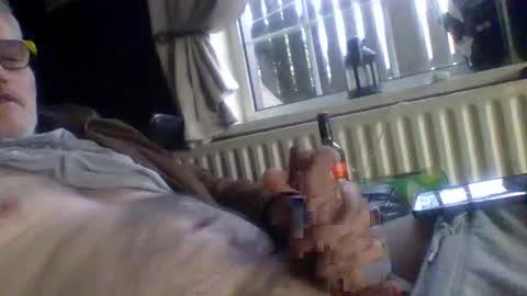 Snapshot of stud_1975 chatting on 12/16/24, 09:03 stud_1975 online show from 12/16/24, 09:03