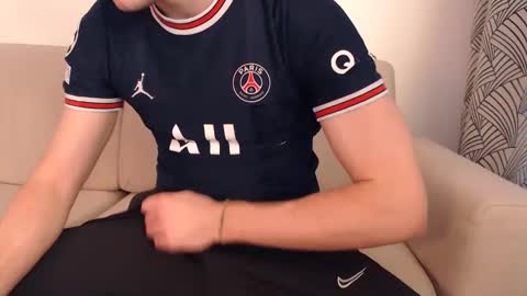 Snapshot of studfromparis chatting on 03/05/25, 02:23 Stud From Paris online show from 03/05/25, 02:23