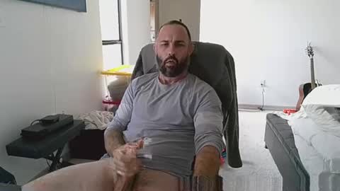 Snapshot of stukeswg chatting on 12/18/25, 05:52 Simon online show from 12/18/25, 05:52