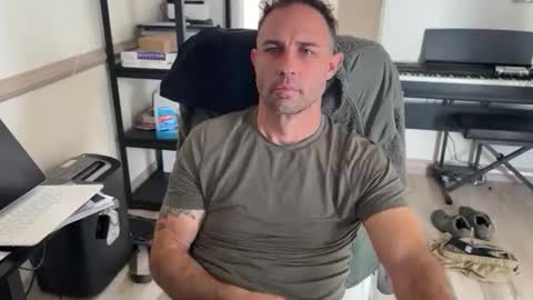 Snapshot of stukeswg chatting on 04/15/26, 05:09 Simon online show from 04/15/26, 05:09