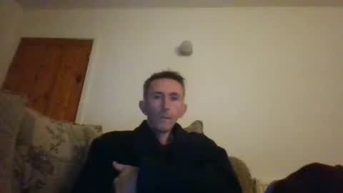 Snapshot of stuuuey73 chatting on 10/19/25, 08:20 stuuuey73 online show from 10/19/25, 08:20