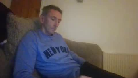 Snapshot of stuuuey73 chatting on 10/22/25, 09:58 stuuuey73 online show from 10/22/25, 09:58