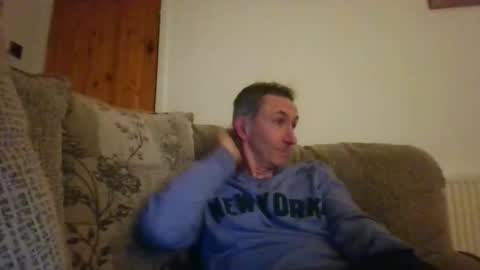 Snapshot of stuuuey73 chatting on 11/26/25, 10:33 stuuuey73 online show from 11/26/25, 10:33