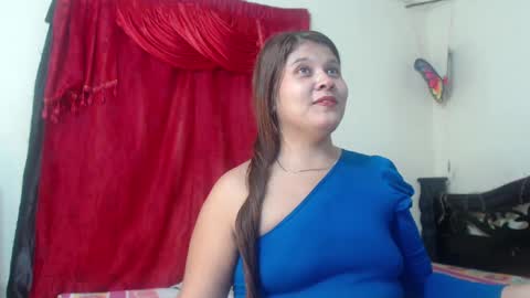 Snapshot of stylevoluptuousvycky chatting on 02/16/25, 10:54 Stylevoluptuousvycky online show from 02/16/25, 10:54