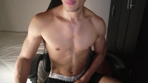 stylish man online show from 02/12/26, 09:21