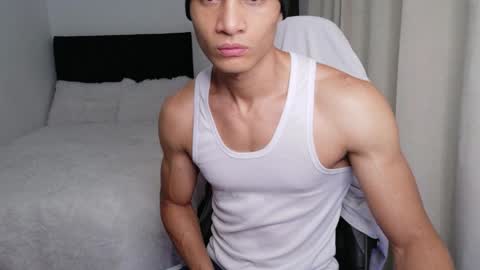 stylish man online show from 04/10/26, 11:48