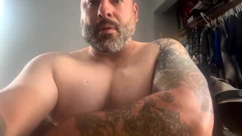 Snapshot of suavecito67 chatting on 10/04/25, 03:43 suavecito67 online show from 10/04/25, 03:43