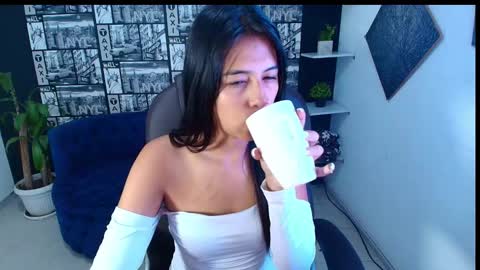 sub_scarlett_ online show from 12/01/25, 12:43