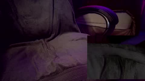 Snapshot of subbiguy00 chatting on 10/25/25, 01:07 subbiguy00 online show from 10/25/25, 01:07