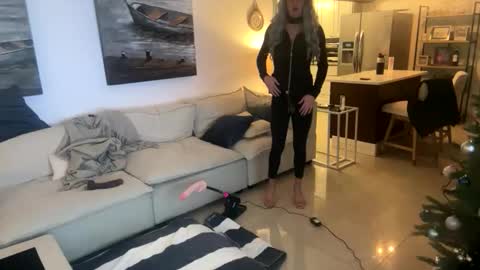 Sissy Isabella online show from 12/22/25, 08:22