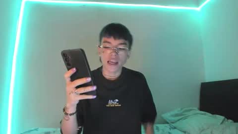 Snapshot of submissive_boyy_ chatting on 12/27/24, 04:10 nico online show from 12/27/24, 04:10