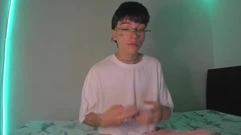 Snapshot of submissive_boyy_ chatting on 01/26/25, 02:19 nico online show from 01/26/25, 02:19