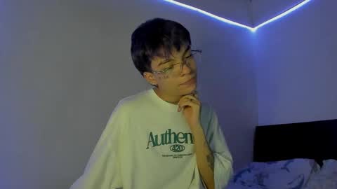 Snapshot of submissive_boyy_ chatting on 03/11/25, 06:00 nico online show from 03/11/25, 06:00