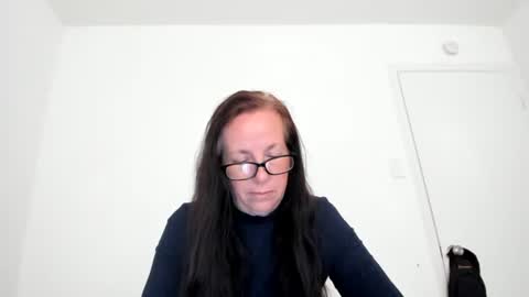Snapshot of submissivepeachgoddess chatting on 05/17/26, 01:18 Submissie Peach Goddess online show from 05/17/26, 01:18