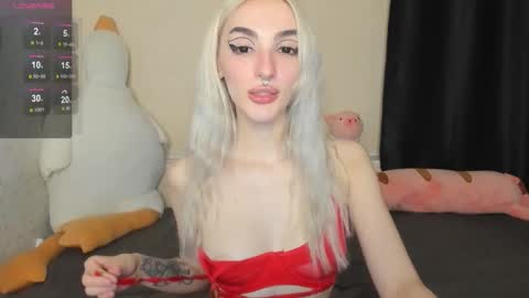 Snapshot of succubantra chatting on 10/31/25, 03:13 Chloe online show from 10/31/25, 03:13