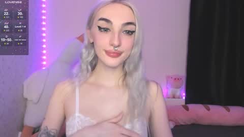 Snapshot of succubantra chatting on 11/28/25, 02:09 Chloe online show from 11/28/25, 02:09