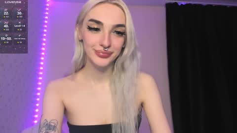 Snapshot of succubantra chatting on 12/04/25, 04:05 Chloe online show from 12/04/25, 04:05