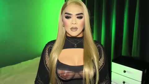 Snapshot of suckablecockoffreya chatting on 02/09/26, 01:20 JADE ELYSE online show from 02/09/26, 01:20