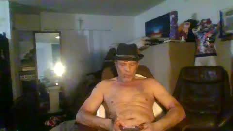 Snapshot of suckitu812 chatting on 02/05/25, 10:51 SUCKITU812 online show from 02/05/25, 10:51