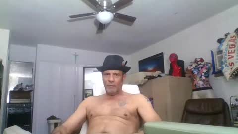 Snapshot of suckitu812 chatting on 02/06/25, 09:11 SUCKITU812 online show from 02/06/25, 09:11