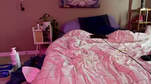 SaraSabeen online show from 12/15/24, 09:31