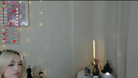 Snapshot of sue_everett chatting on 12/22/24, 12:05 sue_everett online show from 12/22/24, 12:05