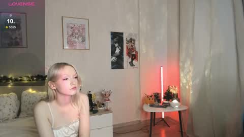 Snapshot of sue_everett chatting on 02/12/25, 12:44 sue_everett online show from 02/12/25, 12:44