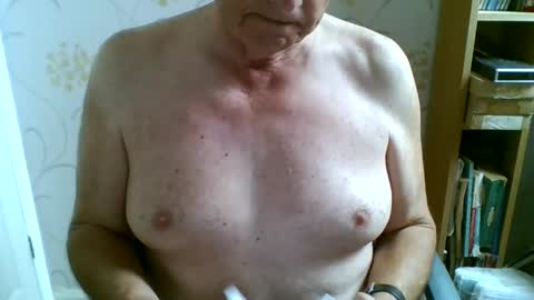 Snapshot of suffolkboy4 chatting on 06/03/26, 11:35 suffolkboy4 online show from 06/03/26, 11:35