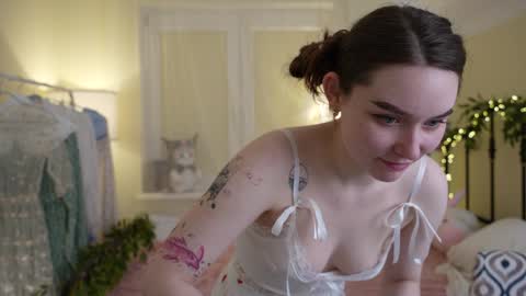 Snapshot of sugar_peasy chatting on 02/06/25, 08:23 Rikki online show from 02/06/25, 08:23