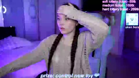 Snapshot of sugar_peasy chatting on 10/18/25, 05:57 Rikki online show from 10/18/25, 05:57