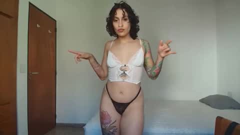 Snapshot of sugarforyoubody chatting on 10/31/25, 07:59 Sugarforyourbody online show from 10/31/25, 07:59