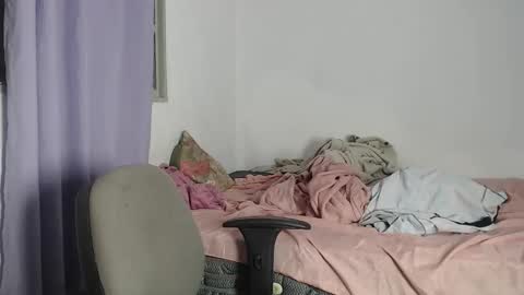 Snapshot of sugarhairy chatting on 12/18/25, 03:40 sour candy online show from 12/18/25, 03:40