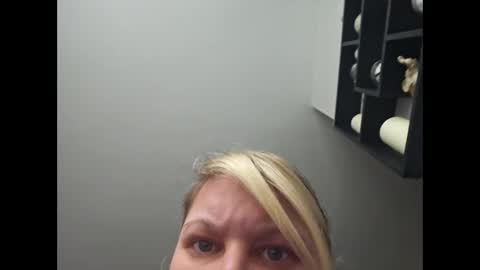 Snapshot of sugartits88xx chatting on 11/24/25, 11:43 sugartits88xx online show from 11/24/25, 11:43